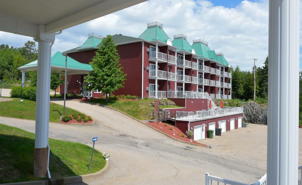 Les Pavillons Du Petit Manoir Du Casino Hotel La Malbaie Exterior foto